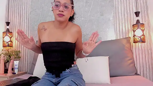 Snapshot of Alahia_Baiter chatting on December 22, 2024, 1:00 pm Alahia Baiter online show from December 22, 2024, 1:00 pm