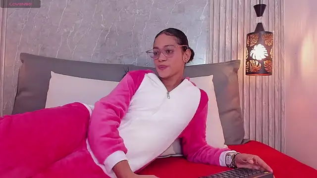 Snapshot of Alahia_Baiter chatting on December 24, 2024, 11:28 am Alahia Baiter online show from December 24, 2024, 11:28 am