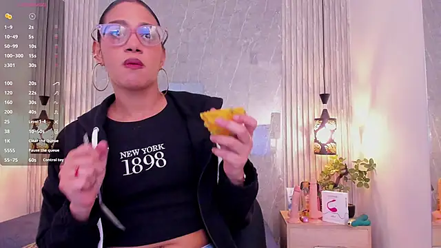 Snapshot of Alahia_Baiter chatting on January 24, 2025, 11:37 am Alahia Baiter online show from January 24, 2025, 11:37 am