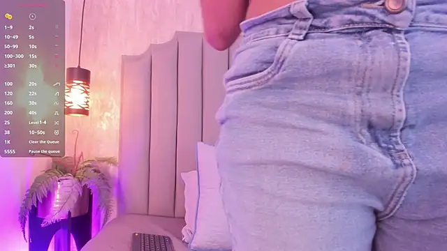 Snapshot of Alahia_Baiter chatting on March 10, 2025, 11:42 am Alahia Baiter online show from March 10, 2025, 11:42 am