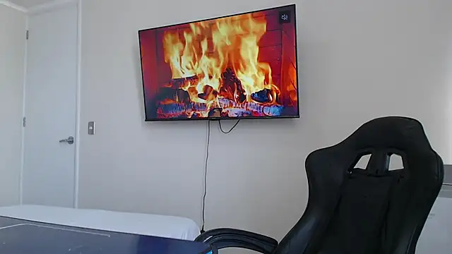 jonhklleyn online show from January 12, 2026, 6:57 pm