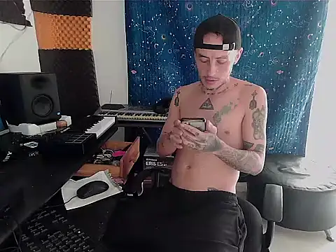 patrik tattoo  online show from December 27, 2024, 7:03 pm