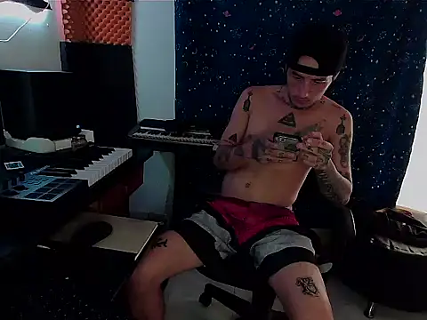 patrik tattoo  online show from February 21, 2025, 10:15 pm