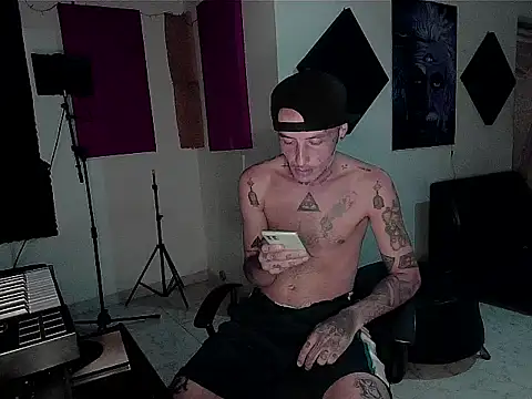 patrik tattoo  online show from November 22, 2025, 2:10 am