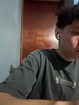 Omaaaaaaa00001 online show from November 21, 2025, 5:55 pm