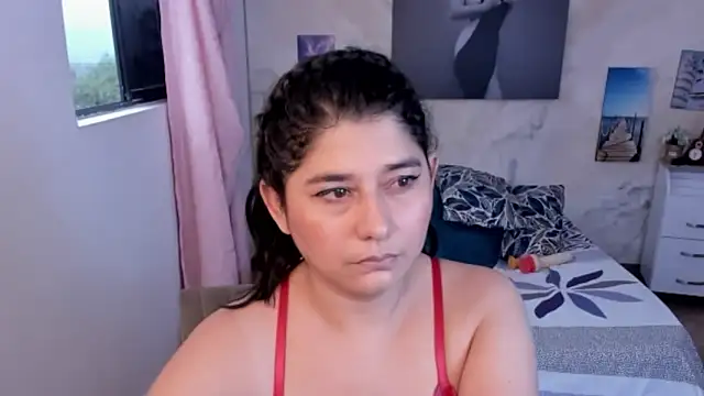 Snapshot of alinabozz1 chatting on April 30, 2026, 10:25 pm alinabozz1 online show from April 30, 2026, 10:25 pm