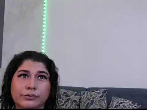 Snapshot of alinabozz1 chatting on June 25, 2026, 7:29 pm alinabozz1 online show from June 25, 2026, 7:29 pm