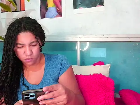 Snapshot of bellacrespalatina chatting on April 28, 2026, 6:24 pm bellacrespalatina online show from April 28, 2026, 6:24 pm