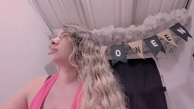 Snapshot of Lauu_G chatting on October 23, 2025, 9:19 am Lauu G online show from October 23, 2025, 9:19 am