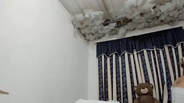 Snapshot of Lauu_G chatting on February 3, 2026, 1:27 pm Lauu G online show from February 3, 2026, 1:27 pm