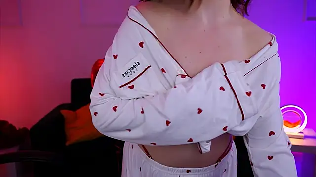 AnnTerry  online show from February 14, 2025, 2:33 pm