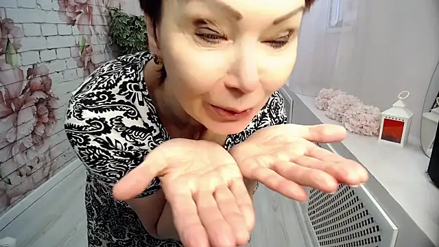 Snapshot of Cutie_Asya chatting on April 22, 2026, 4:15 am Cutie Asya online show from April 22, 2026, 4:15 am