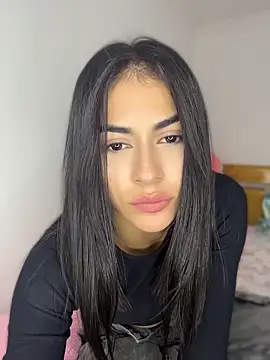 emilie xx  online show from April 29, 2026, 4:05 am