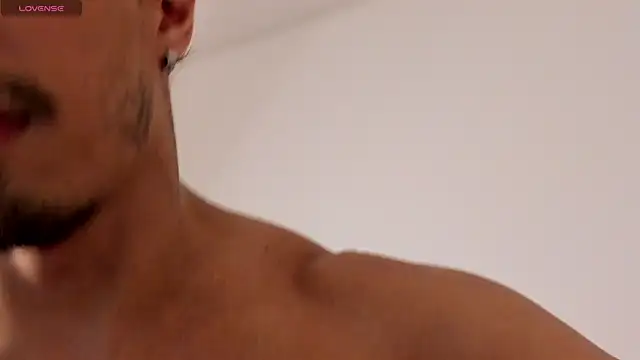 Lorenzoferrec online show from December 16, 2025, 12:04 am