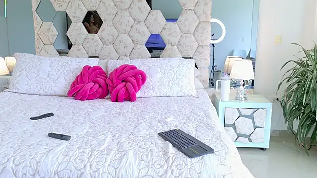 kimberly  online show from October 4, 2025, 3:21 pm