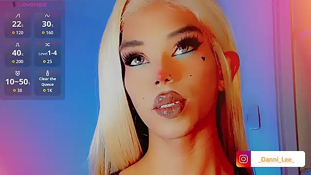 DanniLee  online show from November 1, 2025, 10:12 pm