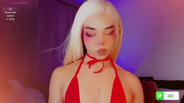 DanniLee  online show from January 6, 2026, 10:01 pm