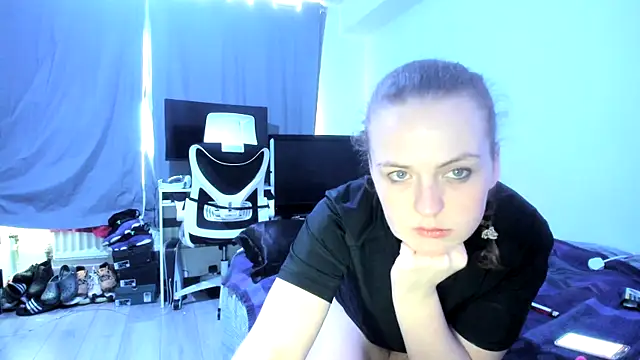 Snapshot of ENGLISHEMILY_69 chatting on January 22, 2025, 1:42 pm ENGLISHEMILY 69 online show from January 22, 2025, 1:42 pm