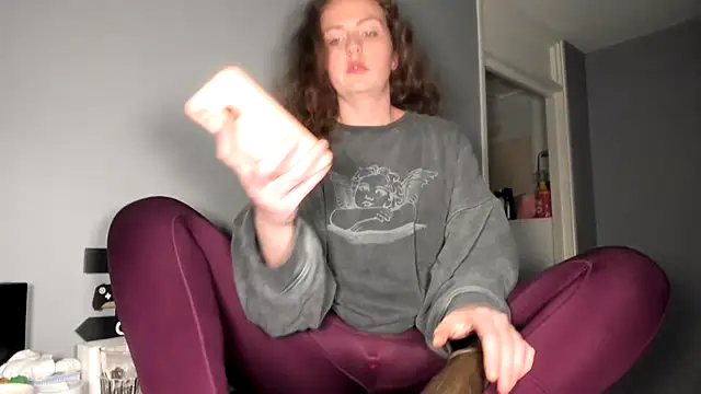 Snapshot of ENGLISHEMILY_69 chatting on March 4, 2025, 8:35 am ENGLISHEMILY 69 online show from March 4, 2025, 8:35 am