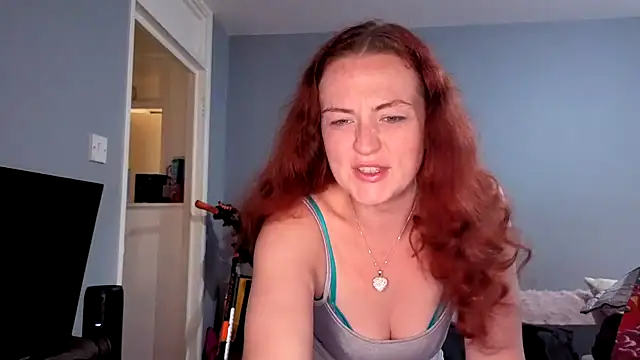 Snapshot of ENGLISHEMILY_69 chatting on September 17, 2025, 9:33 am ENGLISHEMILY 69 online show from September 17, 2025, 9:33 am