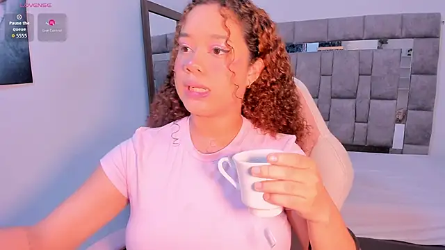 zulyjones online show from October 10, 2025, 12:37 pm