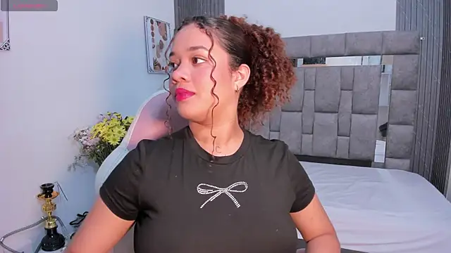 zulyjones online show from November 18, 2025, 1:04 pm