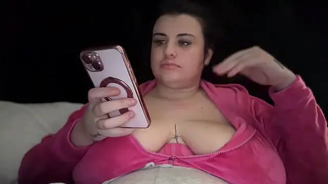 Snapshot of curvybabesx1 chatting on October 19, 2025, 7:36 pm curvybabesx1 online show from October 19, 2025, 7:36 pm