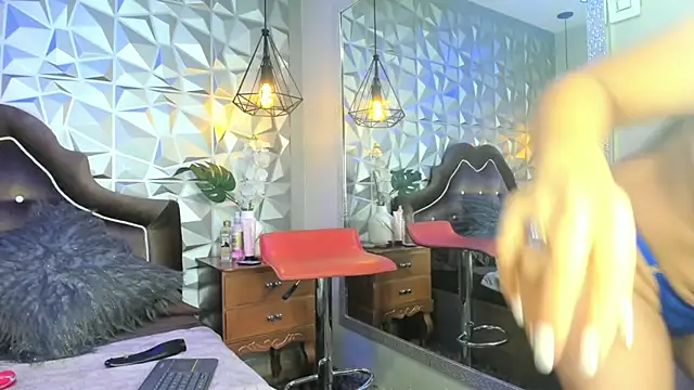 SusanSlim online show from November 28, 2025, 4:09 pm