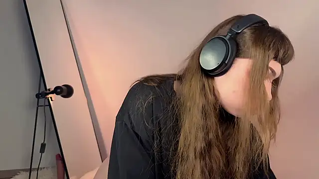 PaulaPratt online show from March 18, 2025, 6:14 am