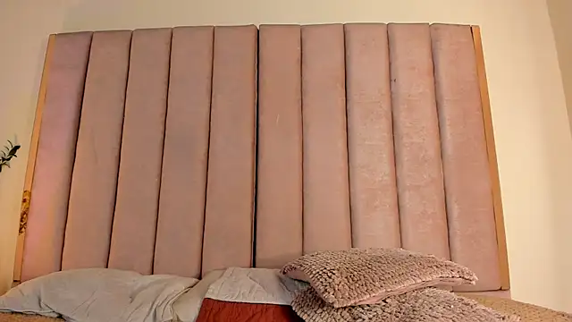 VICTORIA RASH online show from April 29, 2026, 11:33 pm