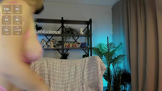 careful i bite nya online show from September 29, 2025, 12:32 pm