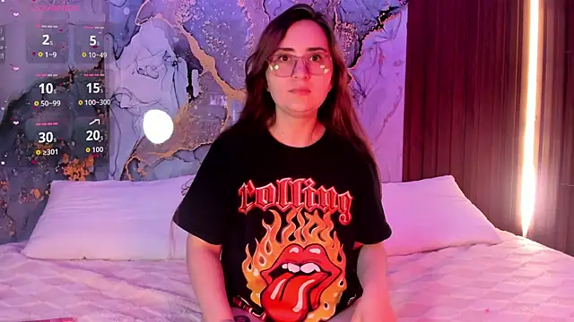 centaurigirl online show from October 3, 2025, 2:52 am