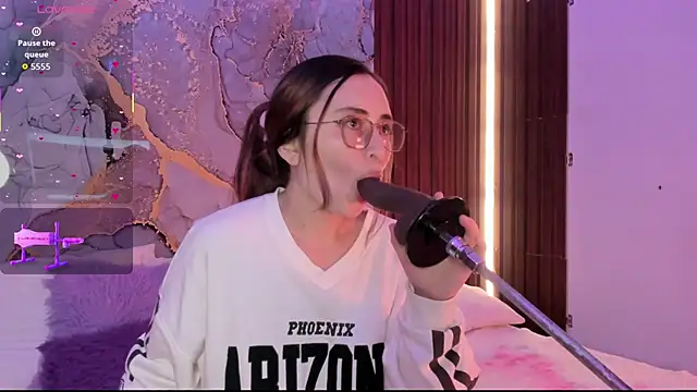 centaurigirl online show from December 5, 2025, 4:54 am