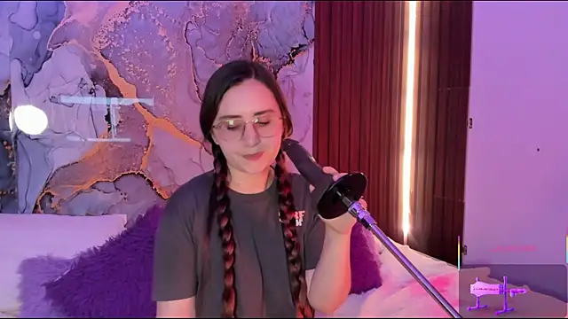 centaurigirl online show from December 14, 2025, 5:02 am