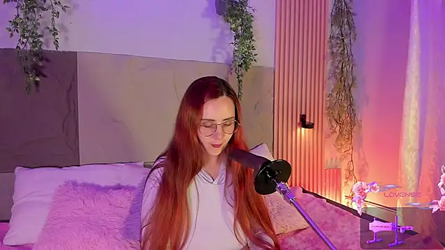 centaurigirl online show from February 18, 2026, 2:18 am