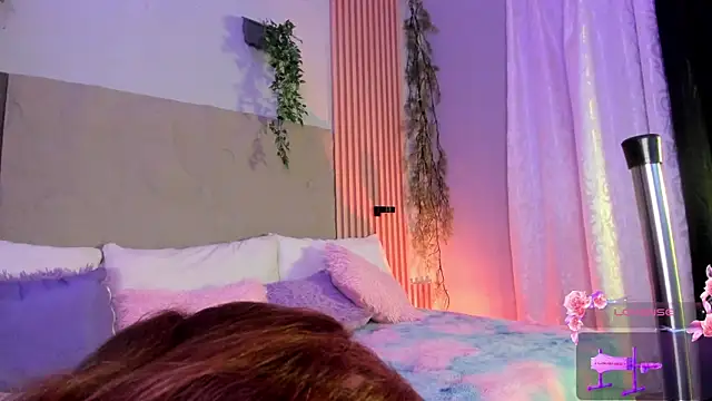 centaurigirl online show from April 18, 2026, 4:05 am