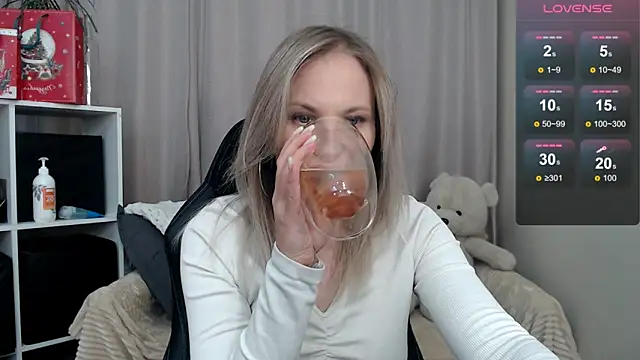 Sunny bunny6 online show from January 6, 2026, 1:26 pm