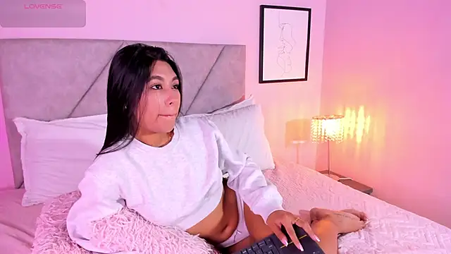 Emilyh  online show from April 11, 2026, 12:09 pm