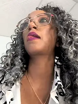 Snapshot of Amaliu_ chatting on February 16, 2025, 6:32 pm Amaliu online show from February 16, 2025, 6:32 pm