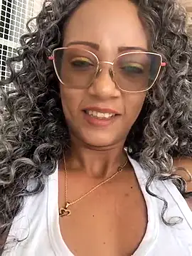 Snapshot of Amaliu_ chatting on February 17, 2025, 8:04 pm Amaliu online show from February 17, 2025, 8:04 pm