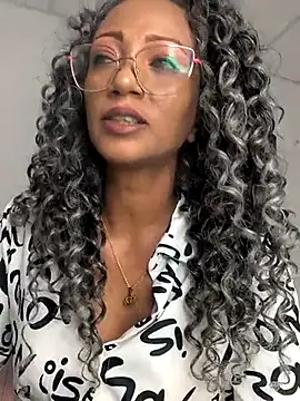 Snapshot of Amaliu_ chatting on March 2, 2025, 12:20 am Amaliu online show from March 2, 2025, 12:20 am