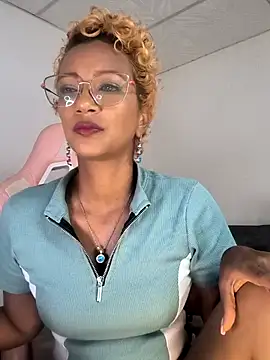 Snapshot of Amaliu_ chatting on October 2, 2025, 6:48 pm Amaliu online show from October 2, 2025, 6:48 pm