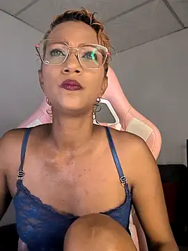 Snapshot of Amaliu_ chatting on October 5, 2025, 3:43 pm Amaliu online show from October 5, 2025, 3:43 pm