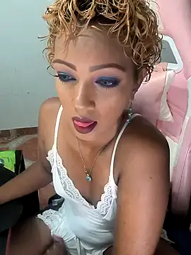 Snapshot of Amaliu_ chatting on October 18, 2025, 1:56 pm Amaliu online show from October 18, 2025, 1:56 pm