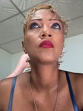 Snapshot of Amaliu_ chatting on November 8, 2025, 3:23 pm Amaliu online show from November 8, 2025, 3:23 pm