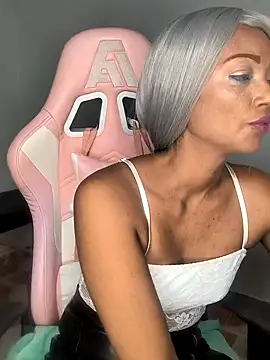 Snapshot of Amaliu_ chatting on May 10, 2026, 3:28 pm Amaliu online show from May 10, 2026, 3:28 pm