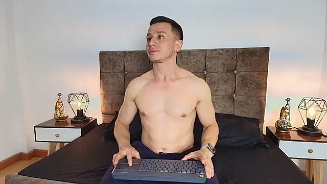 Snapshot of Andrewfalcon chatting on January 18, 2025, 6:10 pm Andrewfalcon online show from January 18, 2025, 6:10 pm