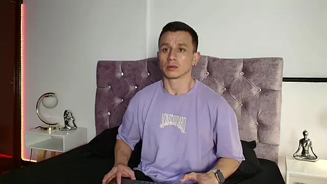 Snapshot of Andrewfalcon chatting on January 22, 2025, 12:17 pm Andrewfalcon online show from January 22, 2025, 12:17 pm
