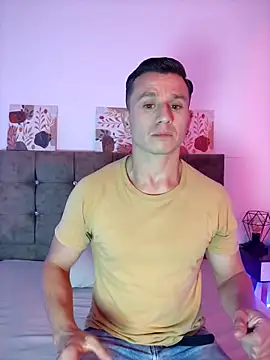 Snapshot of Andrewfalcon chatting on September 24, 2025, 7:28 pm Andrewfalcon online show from September 24, 2025, 7:28 pm