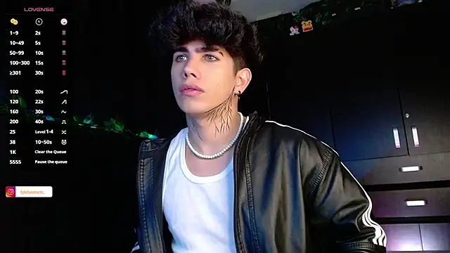 LyleBennett  online show from December 19, 2024, 11:50 am